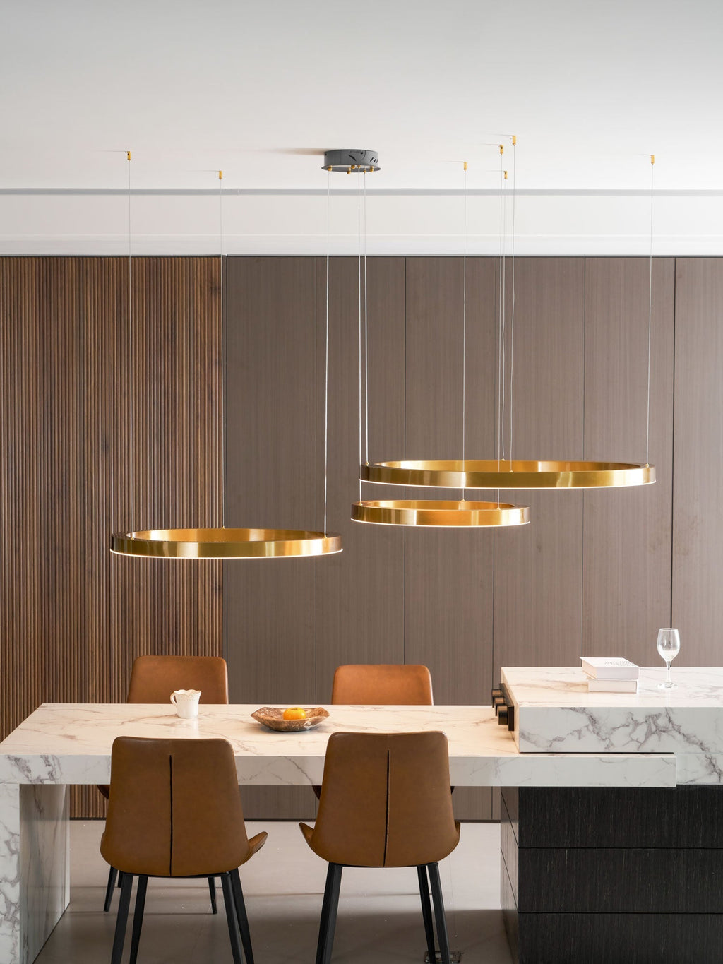 مصباح معلق دائري LED بتصميم سلس