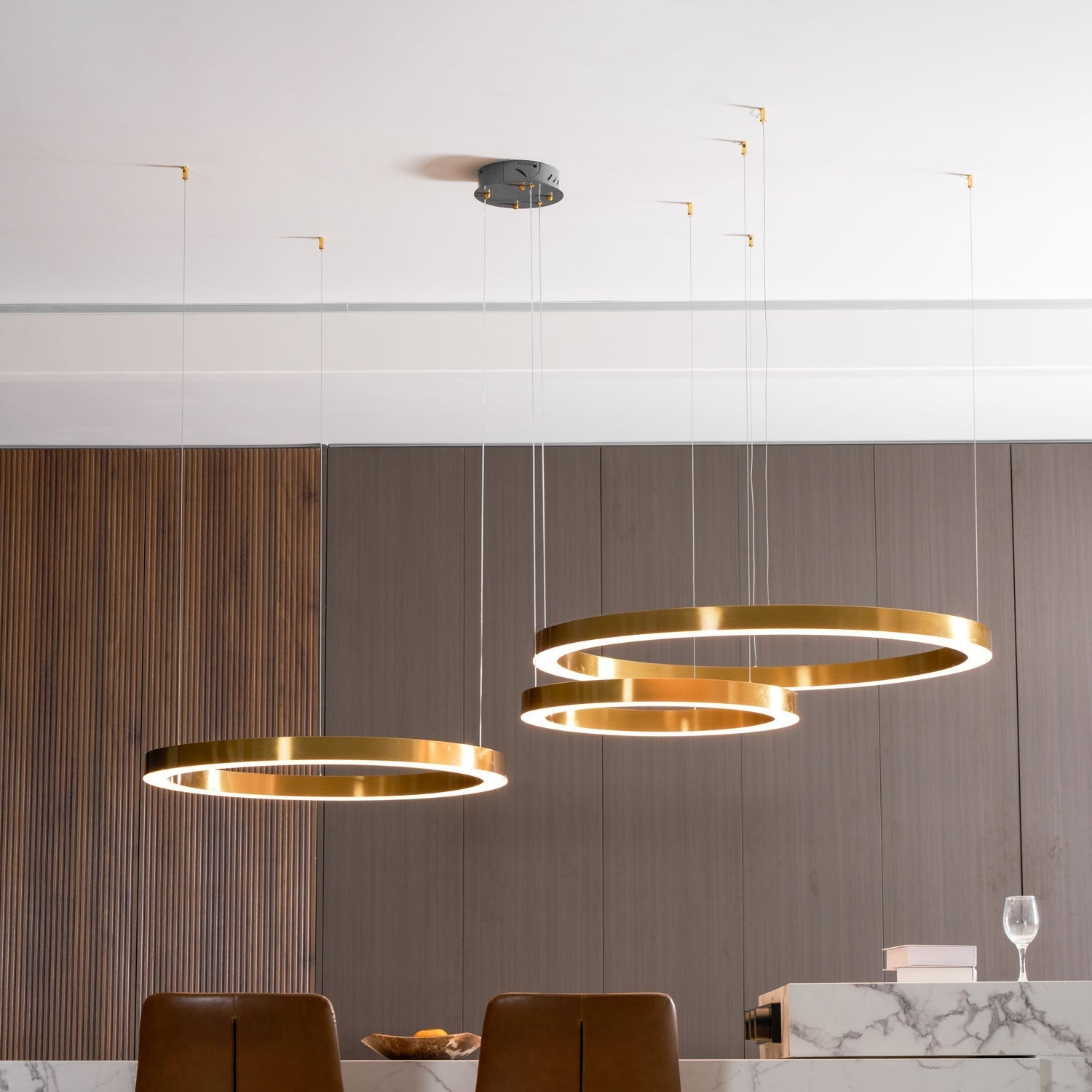 مصباح معلق دائري LED بتصميم سلس