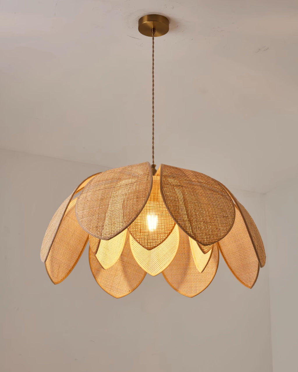 Fionel Rattan Sarkıt Lamba — 65cm Çap, Açık Kahverengi