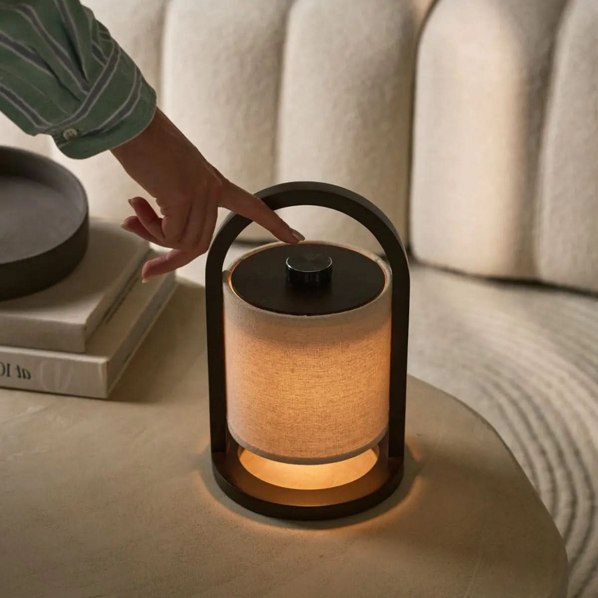 Lámpara de mesa LED inalámbrica LumaOak para hogares elegantes, con 3 modos y batería de 100 horas