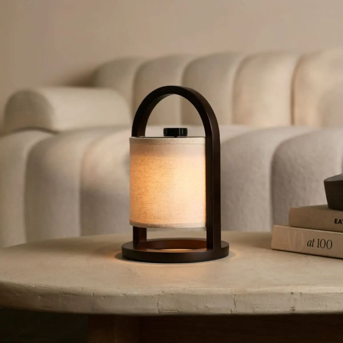 Lámpara de mesa LED inalámbrica LumaOak para hogares elegantes, con 3 modos y batería de 100 horas