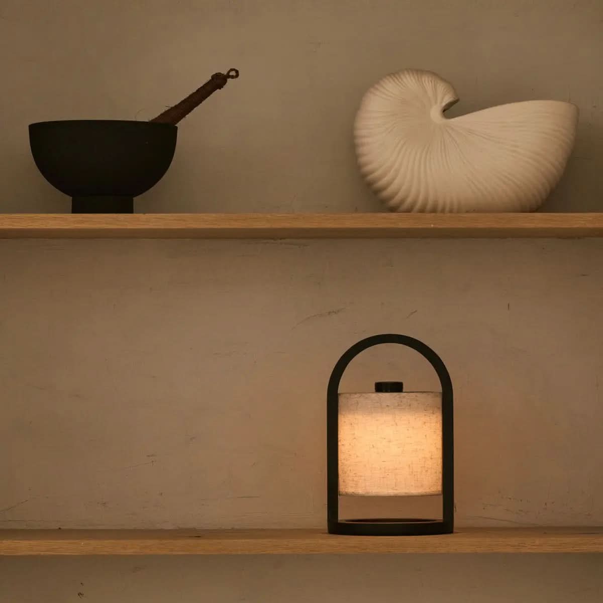 Lámpara de mesa LED inalámbrica LumaOak para hogares elegantes, con 3 modos y batería de 100 horas