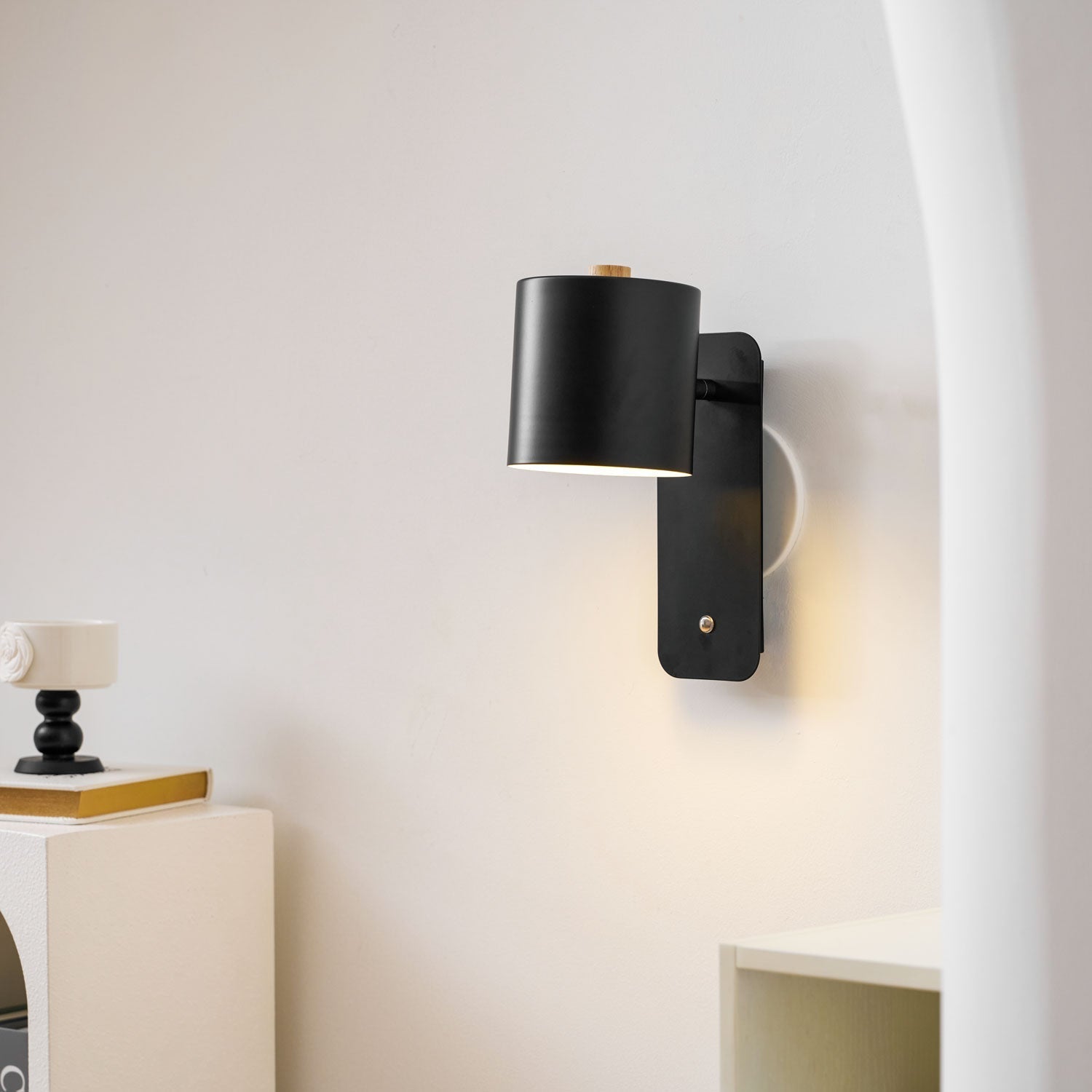 Drejelig cylindrisk væglampe — USB-C-genopladelig, 350° rotation, berøringsdæmpning