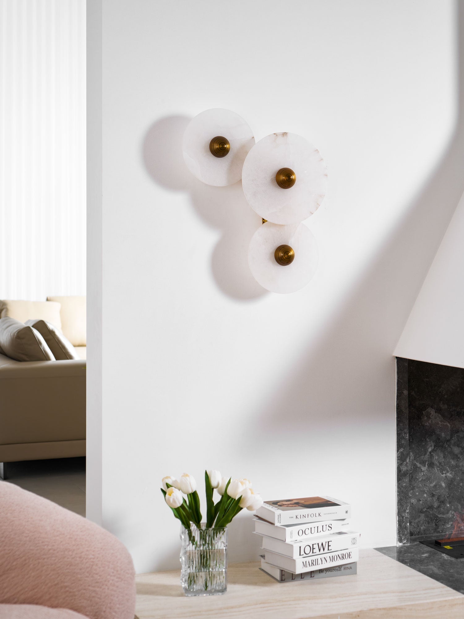 Nayra alabástrom fali lámpa — áttetsző, plasztikus forma
