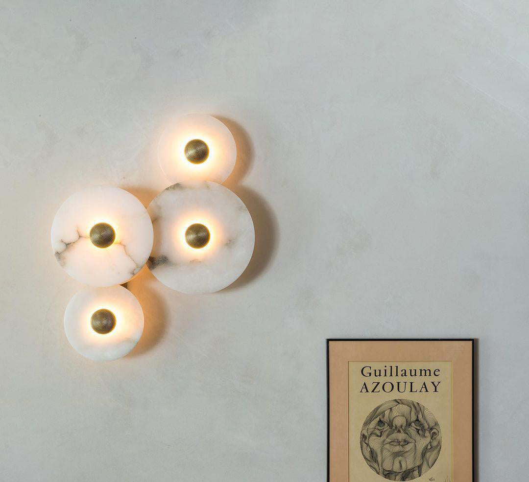 Applique murale ronde en albâtre cannelé — support en laiton, diamètre de 20 à 35 cm