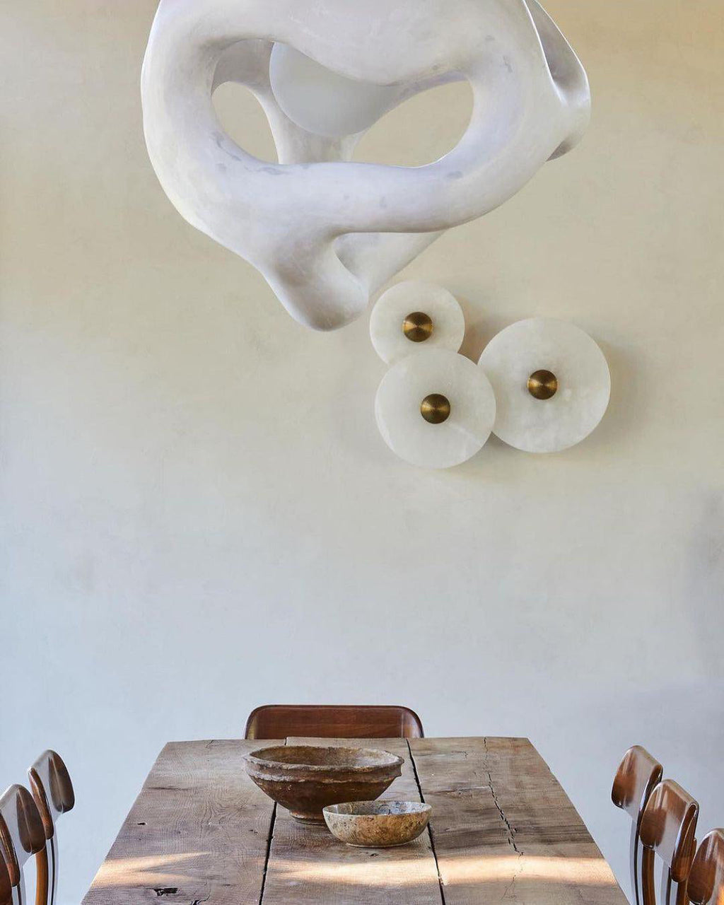 Applique murale ronde en albâtre cannelé — support en laiton, diamètre de 20 à 35 cm