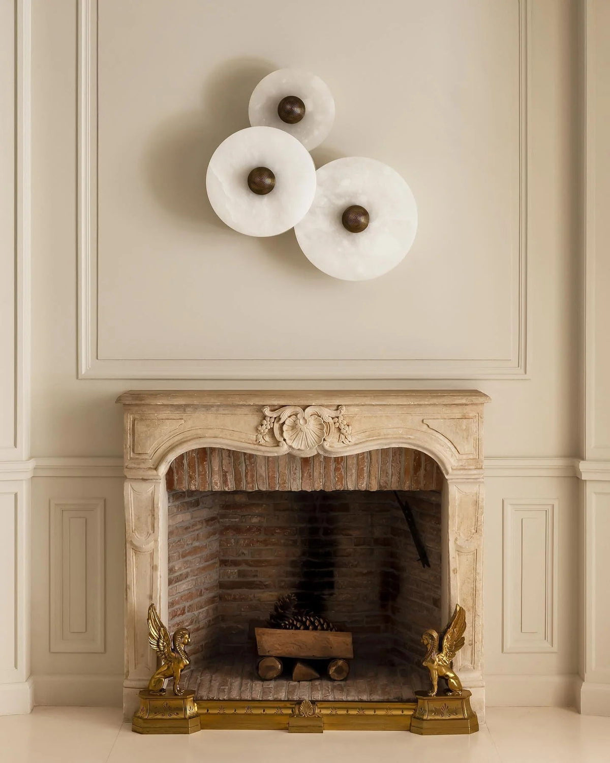 Applique murale ronde en albâtre cannelé — support en laiton, diamètre de 20 à 35 cm