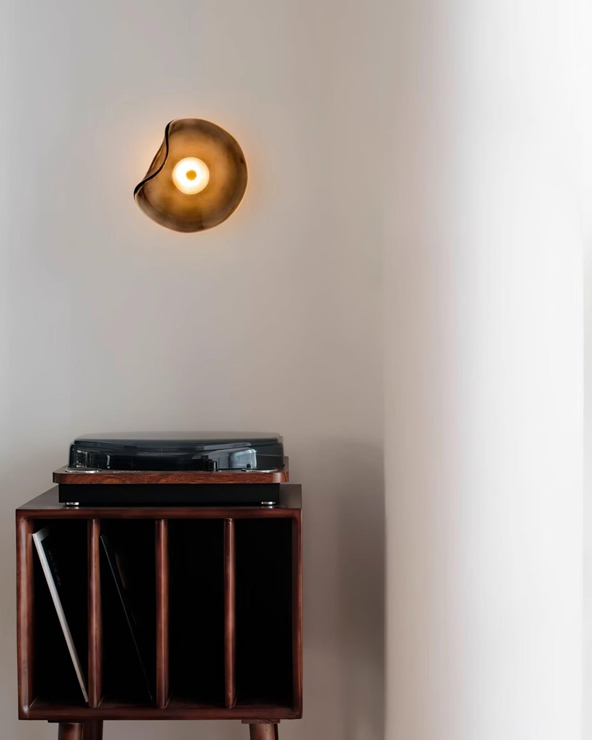 Lámpara de pared de vidrio ámbar Lunara — Diámetro de 25cm, LED integrado, apta para lugares húmedos