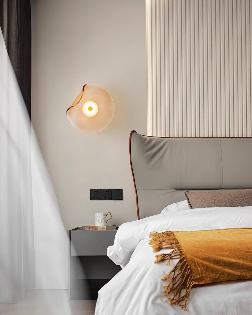Lámpara de pared de vidrio ámbar Lunara — Diámetro de 25cm, LED integrado, apta para lugares húmedos