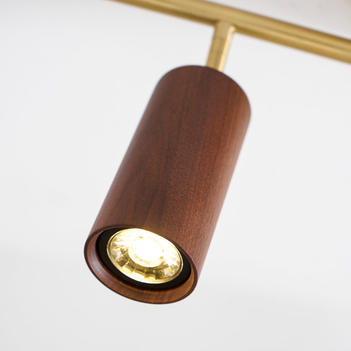 مصباح سقفي روان – تثبيت على قضيب الإنارة