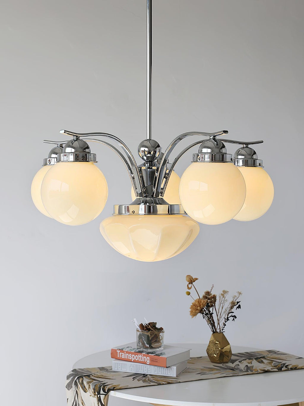 Lustra Retro-Chic-Kronleuchter — 4 weiße Glaskugeln, 54cm