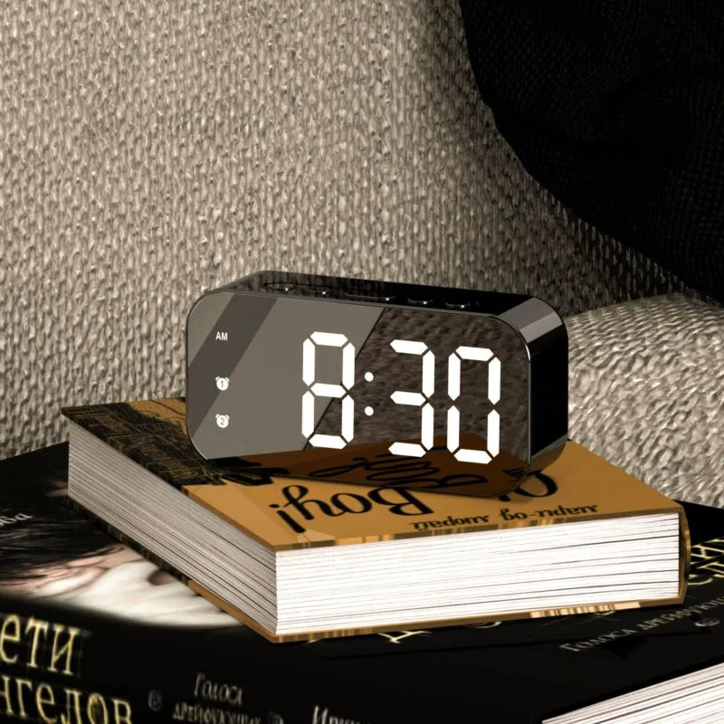 TimeGlow – Sıcaklık Gösterişli ve Çift Alarm Fonksiyonlu LED Saat