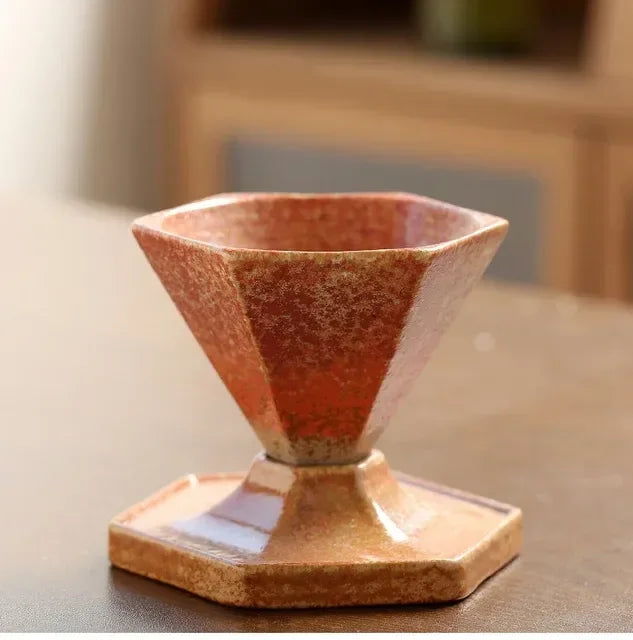 Handgefertigte sechseckige Vintage-Kaffeetasse aus nordischer Porzellantradition mit Untersetzer – Einzigartiger Retro-Keramikbecher für Tee, Zuhause und Büro