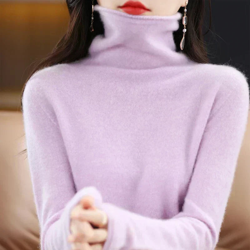 Maglione a collo alto da donna Lyra, realizzato in lana merino extrafine di alta qualità proveniente dall’Australia