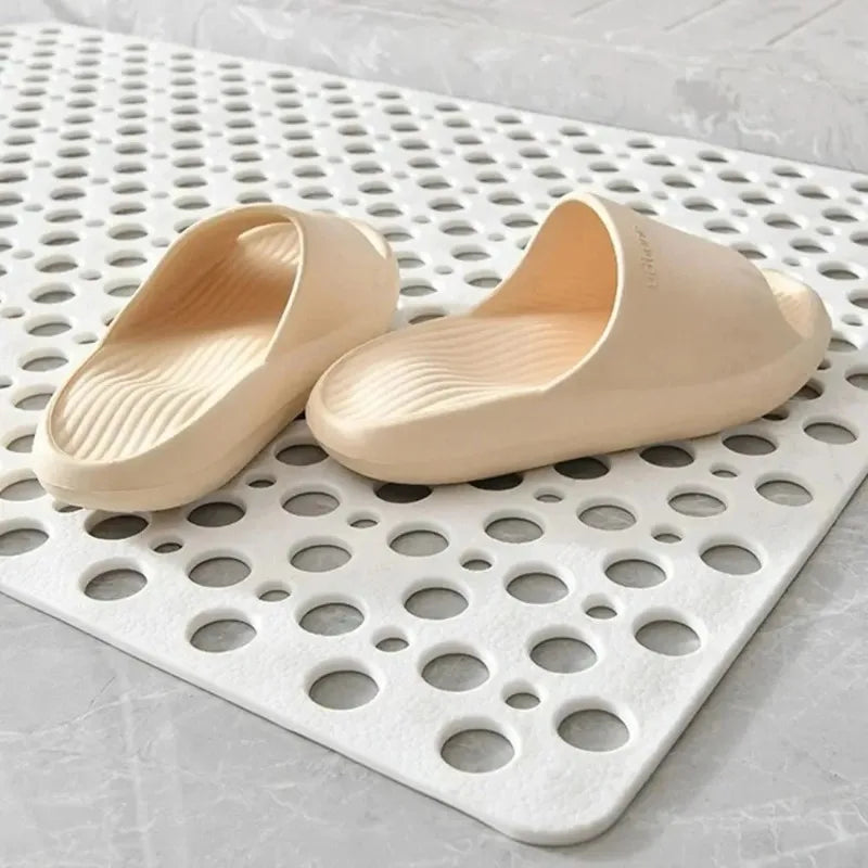 Bathroom Mat with Efficient Water Drainage and Strong Hold