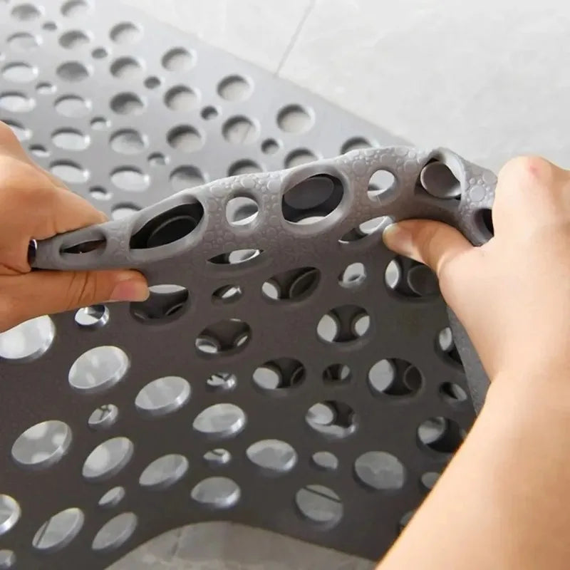 Bathroom Mat with Efficient Water Drainage and Strong Hold