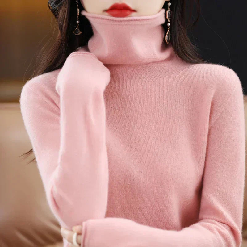 Maglione a collo alto da donna Lyra, realizzato in lana merino extrafine di alta qualità proveniente dall’Australia
