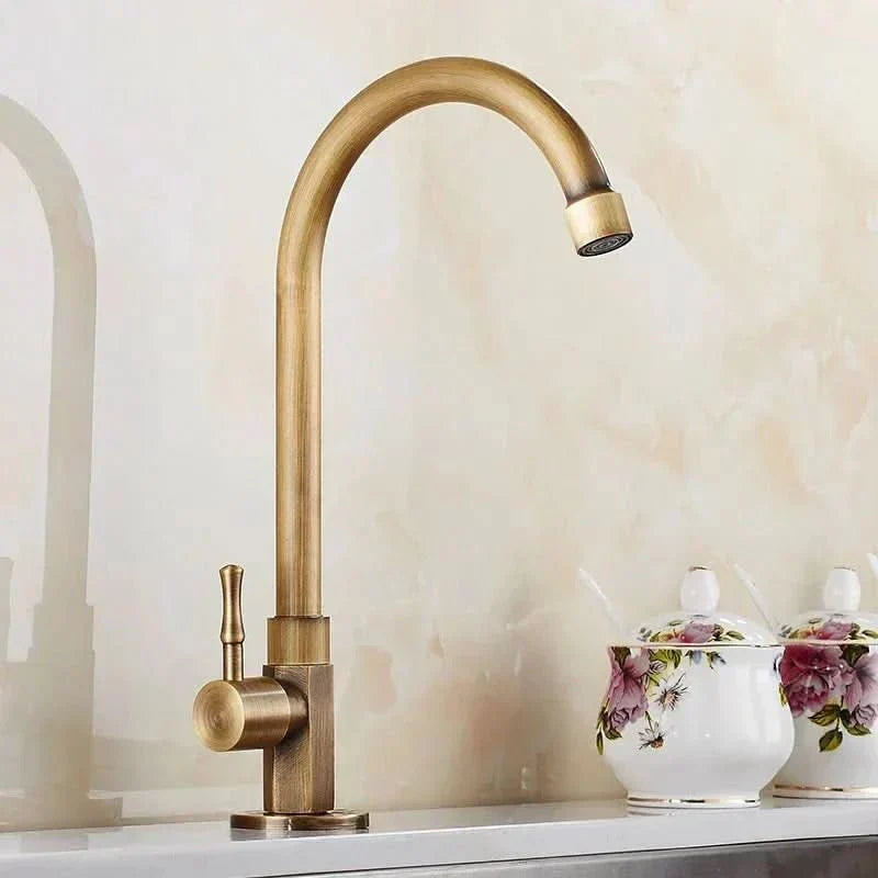 Robinet de cuisine en laiton antique Aurora Crest à col-de-cygne pour cuisines élégantes