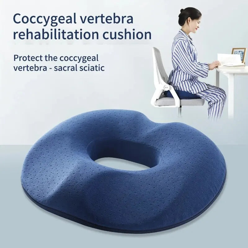 Polštář z paměťové pěny pro ergonomickou podporu při sezení