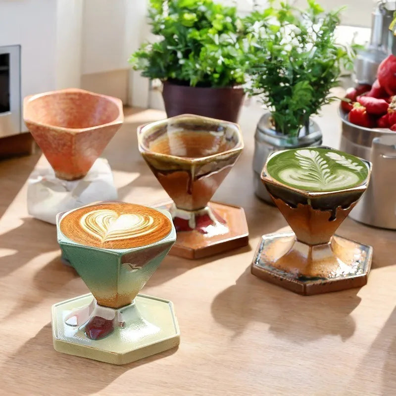 Handgefertigte sechseckige Vintage-Kaffeetasse aus nordischer Porzellantradition mit Untersetzer – Einzigartiger Retro-Keramikbecher für Tee, Zuhause und Büro