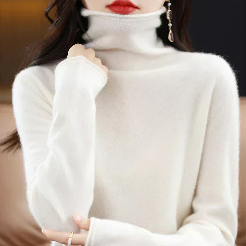 Maglione a collo alto da donna Lyra, realizzato in lana merino extrafine di alta qualità proveniente dall’Australia