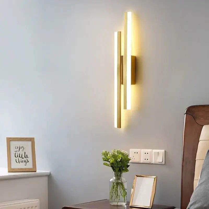 Lámpara de pared LED NovaArc con tres modos de color y regulable para dormitorios