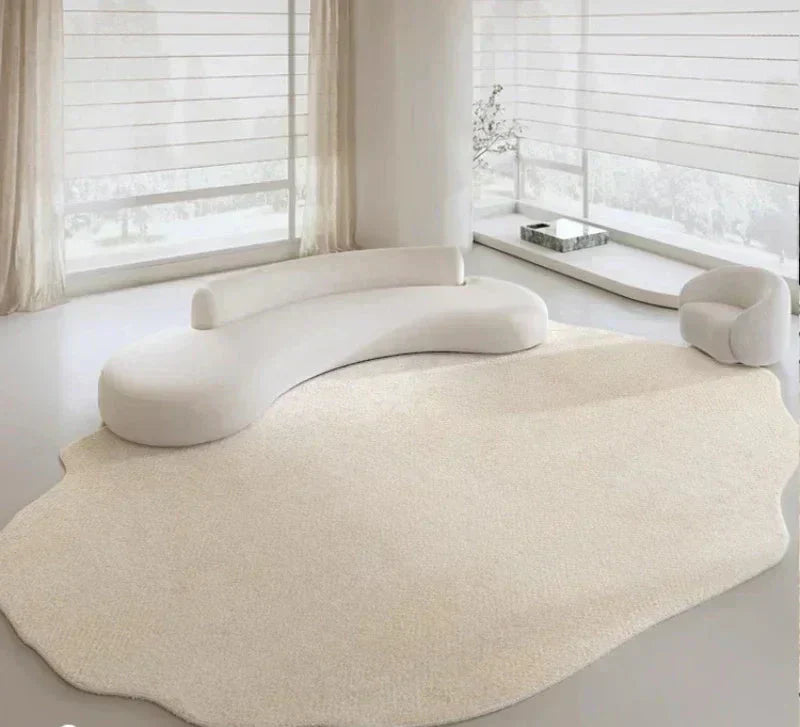 Απαλό, πολυτελές χαλί Luna Luxe με μαρμάρινο μοτίβο και ακανόνιστο σχήμα για την κρεβατοκάμαρα