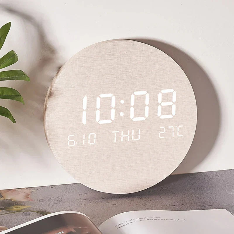 EcoChime – Reloj de Escritorio de Madera con Alarma y Pantalla LED