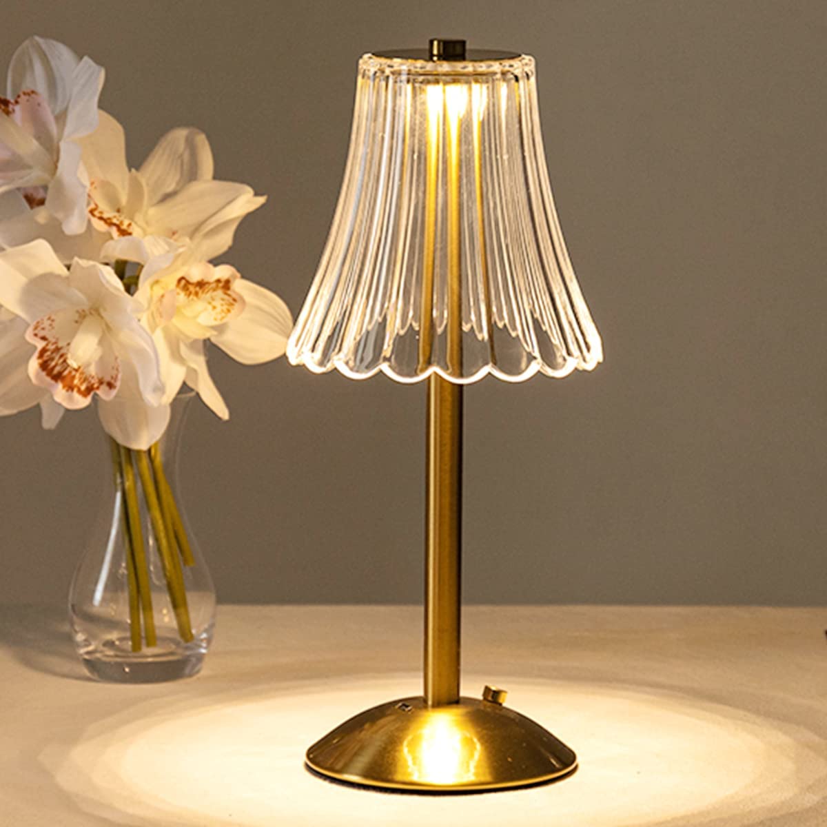 Liora | Vintage-Style Gold Crystal Table Lamp | Orntli