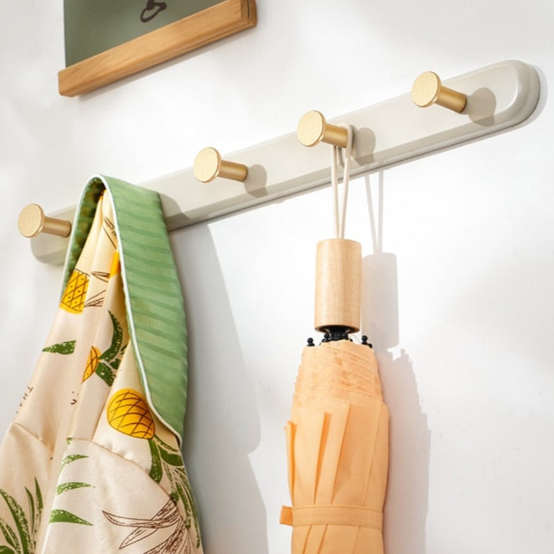 Porte-manteau mural taupe d'époque avec crochets