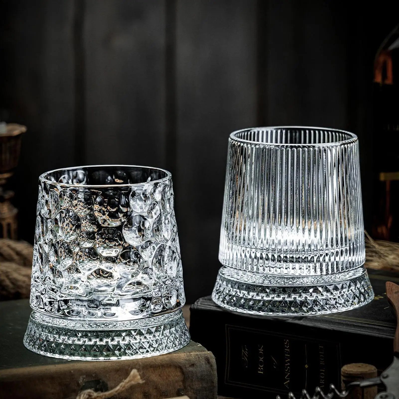 Zestaw obrotowych szklanek do whisky do zabawy i rozmów