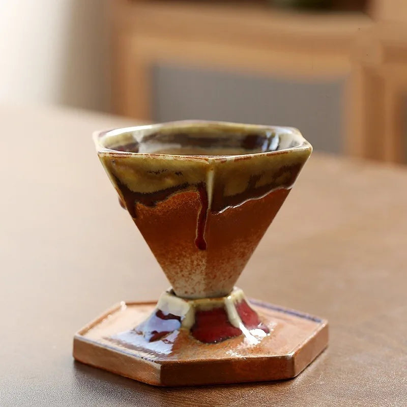 Handgefertigte sechseckige Vintage-Kaffeetasse aus nordischer Porzellantradition mit Untersetzer – Einzigartiger Retro-Keramikbecher für Tee, Zuhause und Büro