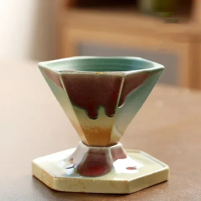 Handgefertigte sechseckige Vintage-Kaffeetasse aus nordischer Porzellantradition mit Untersetzer – Einzigartiger Retro-Keramikbecher für Tee, Zuhause und Büro