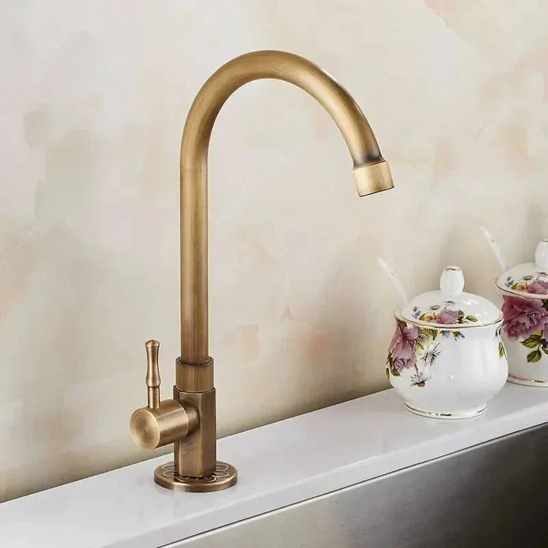 Robinet de cuisine en laiton antique Aurora Crest à col-de-cygne pour cuisines élégantes