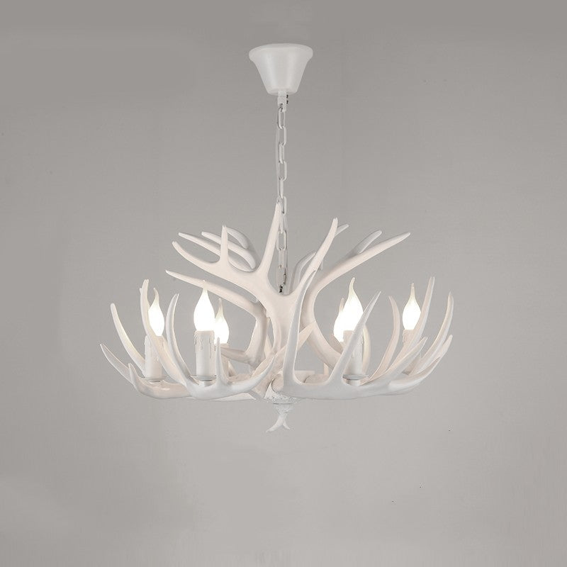 Lampadario retrò Silva in resina con corna e palchi di cervo, luce a candela