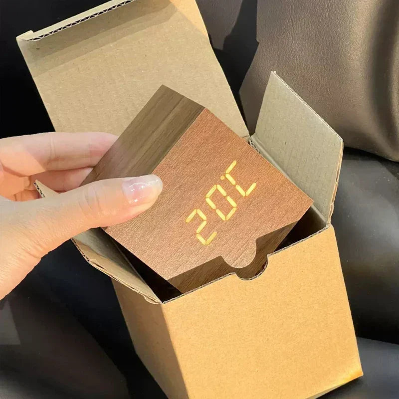 TempTune – Jam Penggera Kayu LED dengan Paparan Suhu