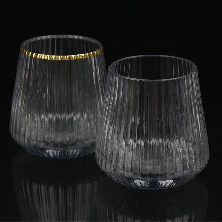 酒杯 - 透明一次性款式，适合各种场合