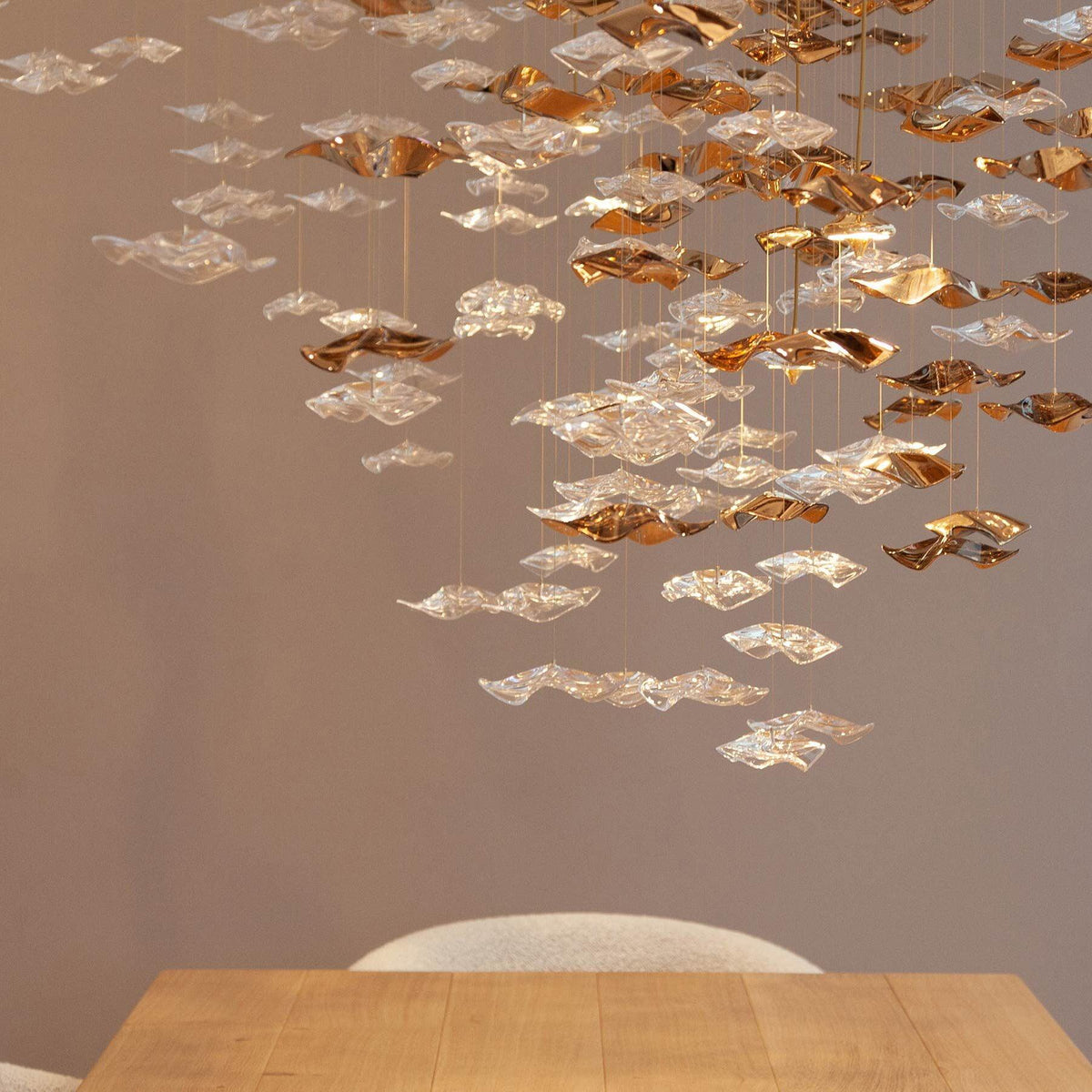 Grande lampadario a foglie di cristallo Nephele — Rosone 210x80cm, onde a cascata