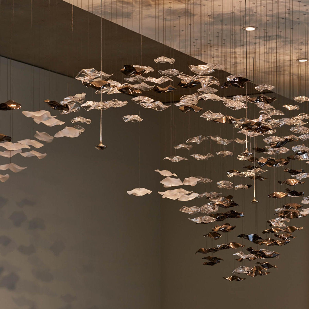 Grande lampadario a foglie di cristallo Nephele — Rosone 210x80cm, onde a cascata