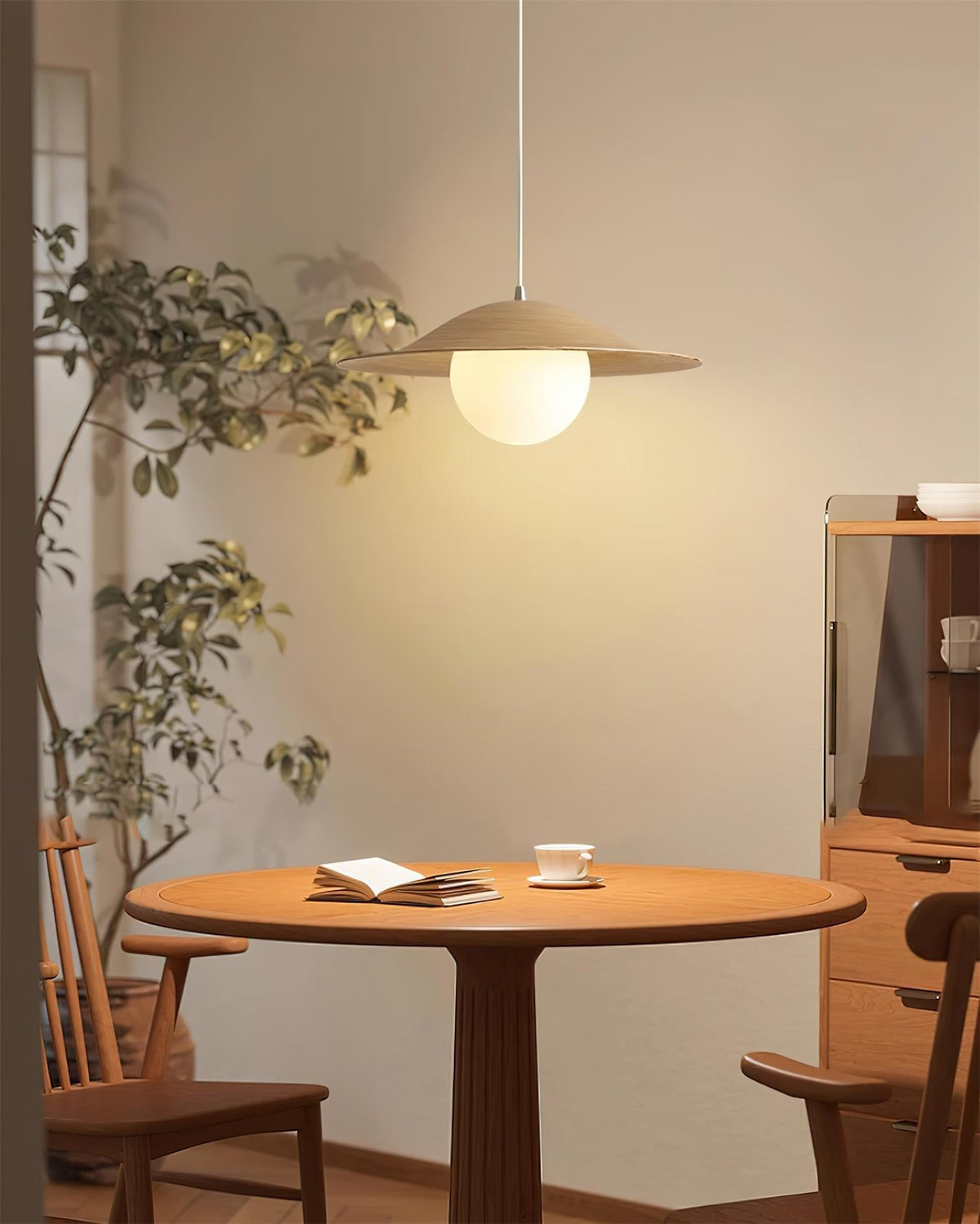 Opilo pendellampe i metall og glass — 35cm diameter, E14-sokkel, dimbar, lysegrønn beige med hvitt treåremønster