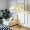 LuxeQuill podlahová lampa s pštrosím peřím do obývacího pokoje