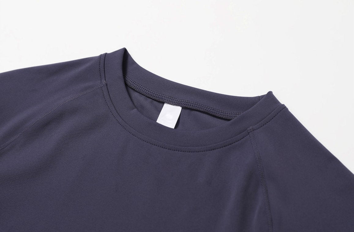 طقم مكون من قطعتين: توب قصير وسراويل ليقنز واسعة الساق