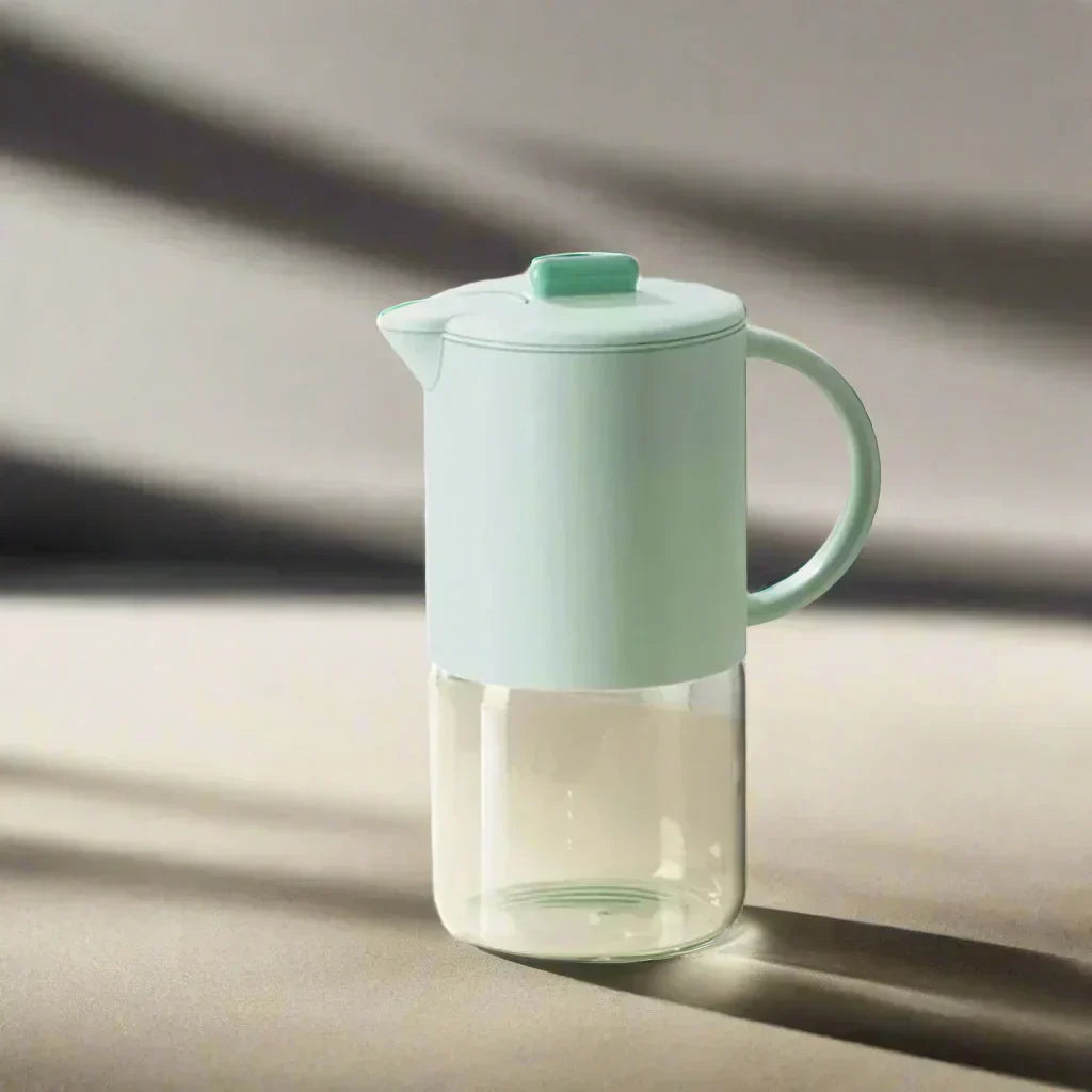 Bærbar, gjennomsiktig vannkanne i glass med håndtak – et stilig kjøkkenprodukt for brygging av kaffe og te