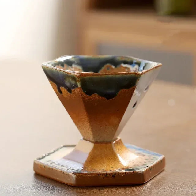 Handgefertigte sechseckige Vintage-Kaffeetasse aus nordischer Porzellantradition mit Untersetzer – Einzigartiger Retro-Keramikbecher für Tee, Zuhause und Büro
