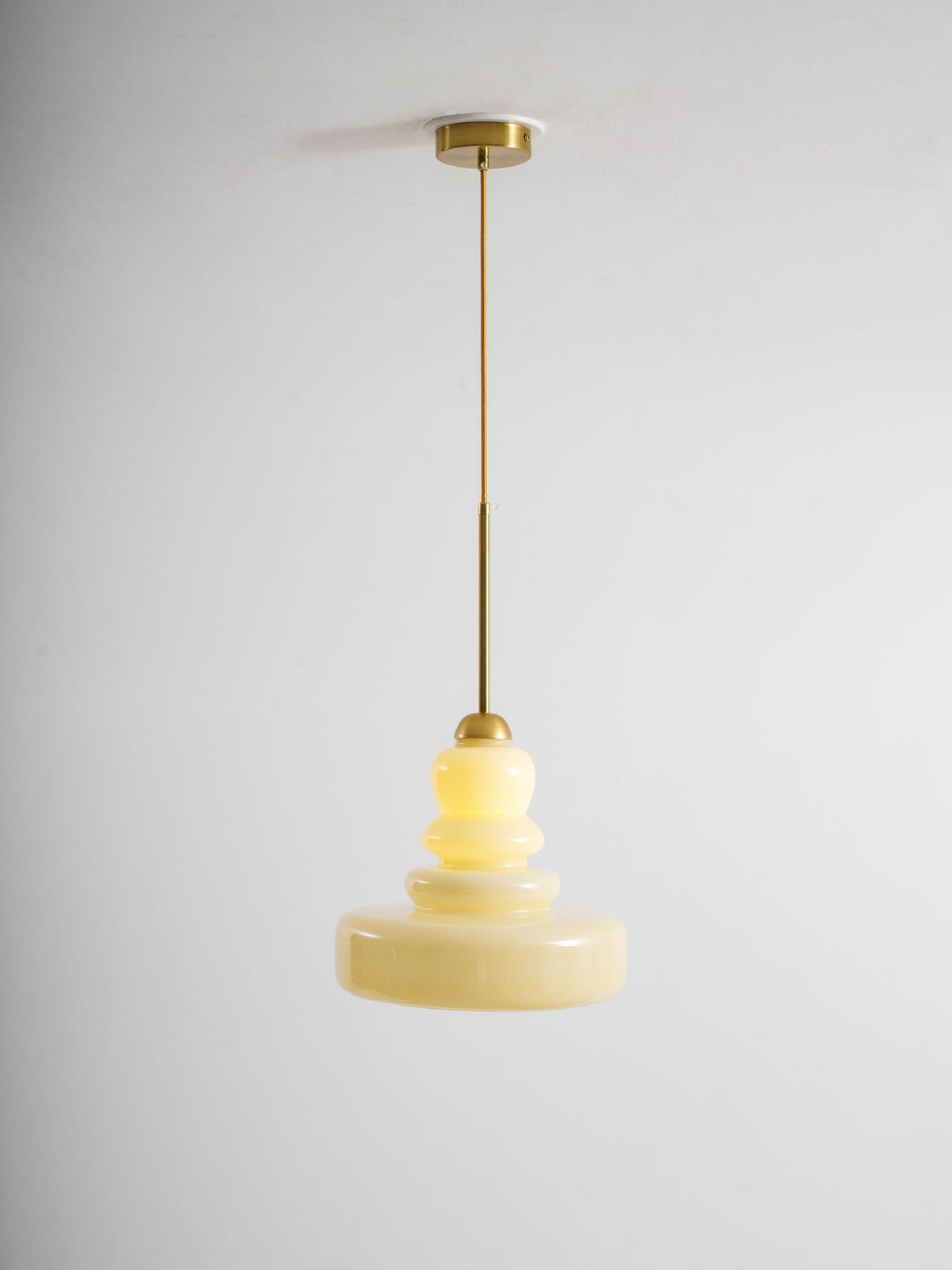 Lampada a sospensione in vetro stile schoolhouse — Illuminazione moderna classica