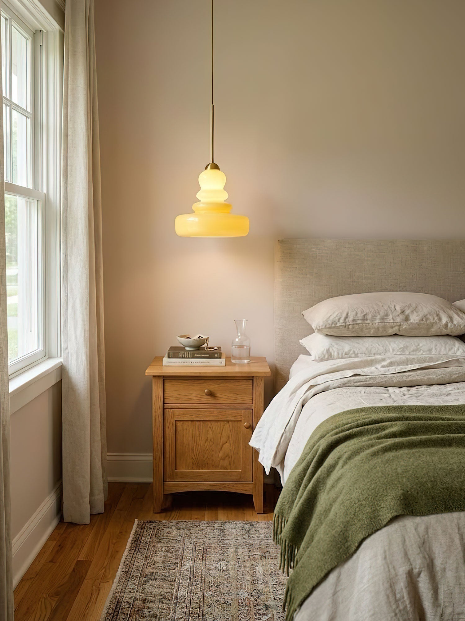 Lampada a sospensione in vetro stile schoolhouse — Illuminazione moderna classica