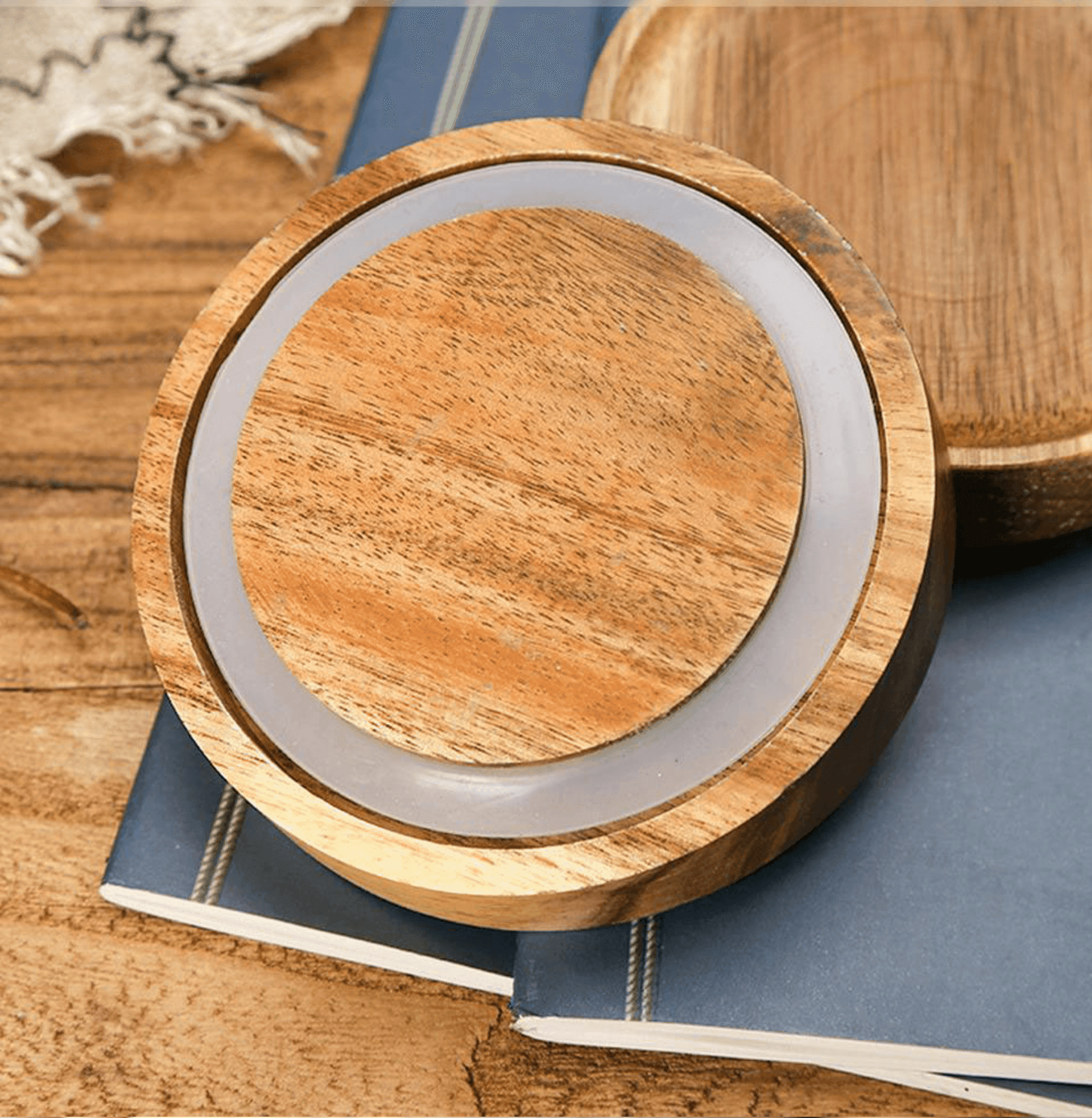 Akácia és üveg tárolóedények