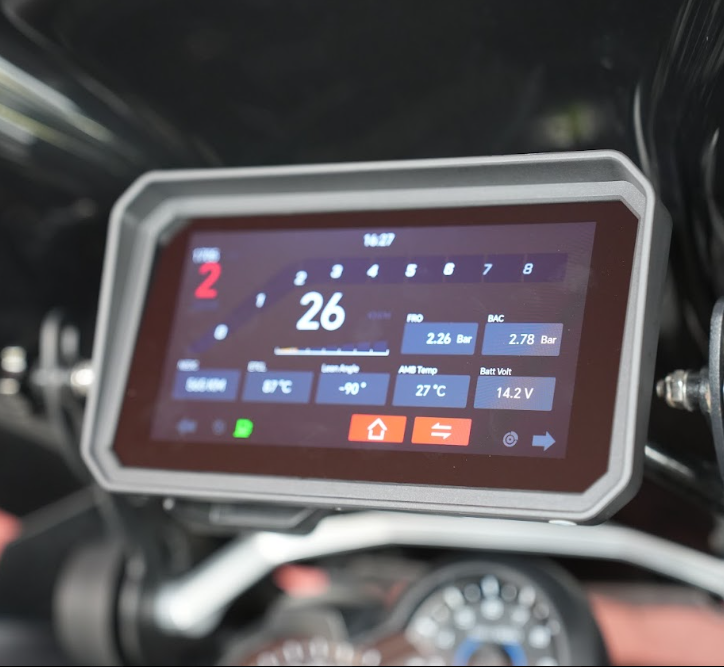 Close-up of the display showing speed, gear and temperature