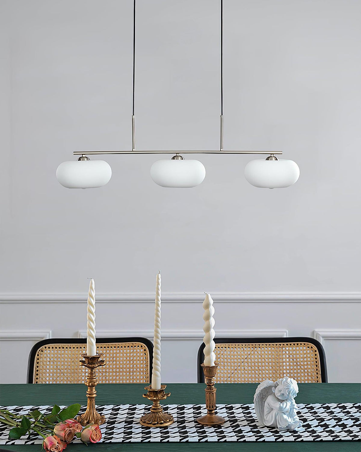 Lustra 3-flammige lineare Pendelleuchte — Design mit drei Kugelschirmen