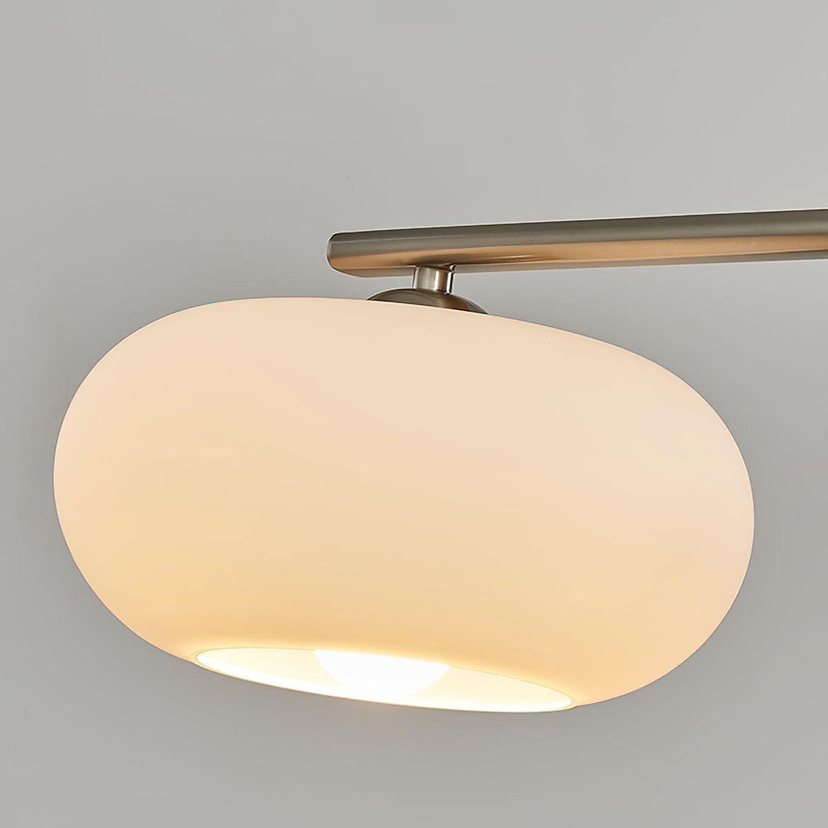 Lustra 3-flammige lineare Pendelleuchte — Design mit drei Kugelschirmen